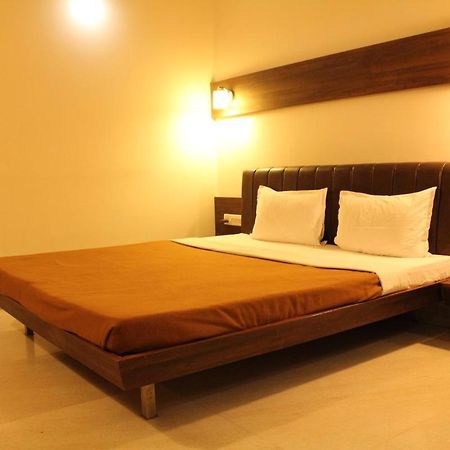 Hotel Grand 3D Bhuj Extérieur photo