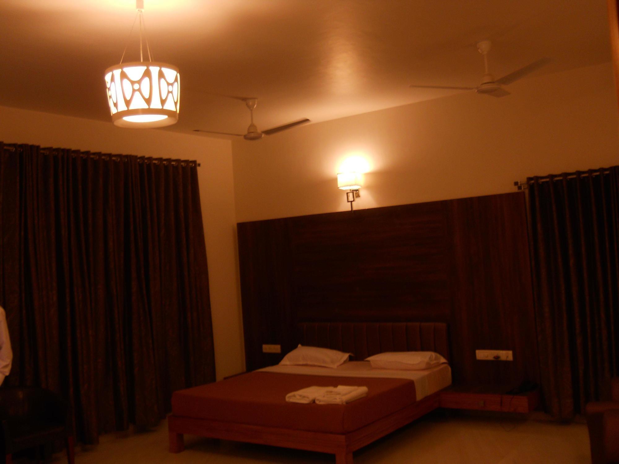 Hotel Grand 3D Bhuj Extérieur photo