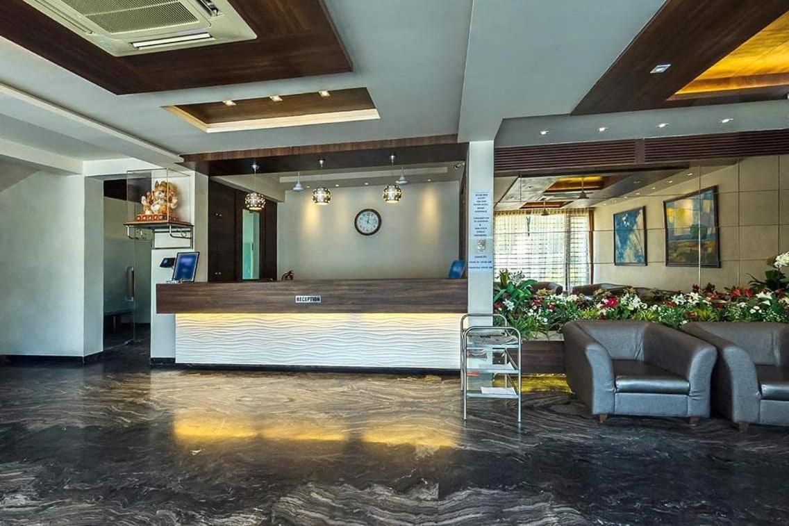 Hotel Grand 3D Bhuj Extérieur photo